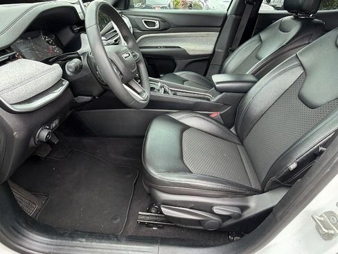 Used 2024 Jeep Compass Latitude AWD/4WD image 16