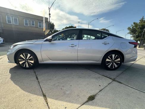 Used 2022 Nissan Altima 2.5 SV FWD image 8