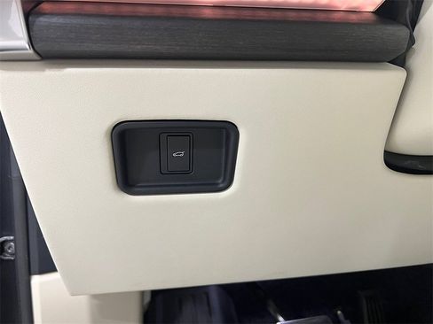 Used 2023 Land Rover Range Rover SE image 19