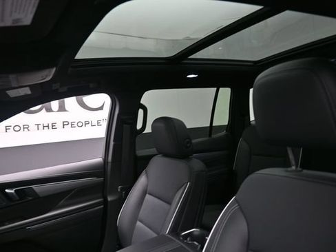 Used 2025 Buick Enclave Preferred w/ Power Package AWD/4WD image 17