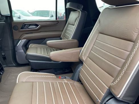 Used 2025 GMC Yukon XL Denali Ultimate w/ LPO, Floor Liner Package AWD/4WD image 31