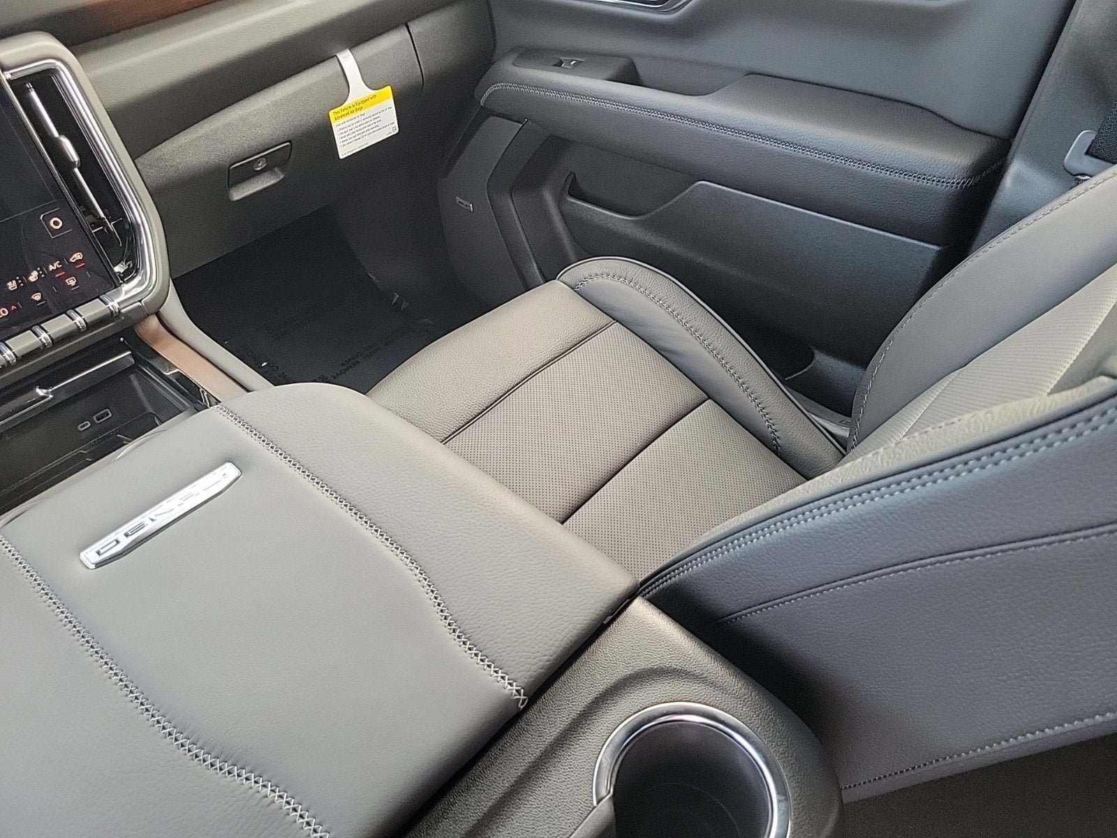 New 2026 GMC Yukon Denali w/ Denali Reserve Package AWD/4WD image 15