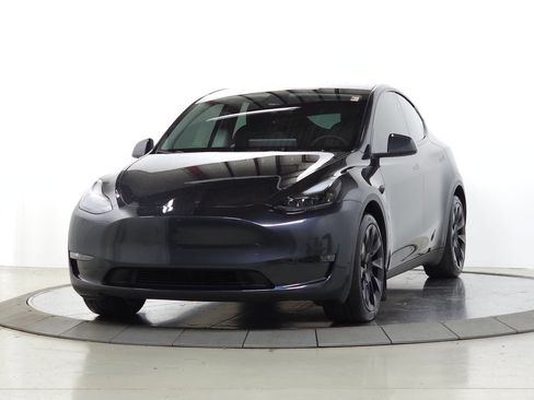 Used 2024 Tesla Model Y Long Range AWD/4WD image 4