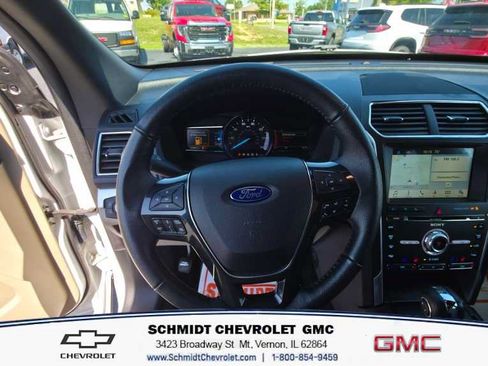 Used 2018 Ford Explorer Limited w/ Equipment Group 301A AWD/4WD image 16