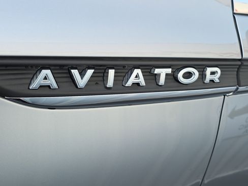 Used 2023 Lincoln Aviator Standard w/ Elements Package image 4