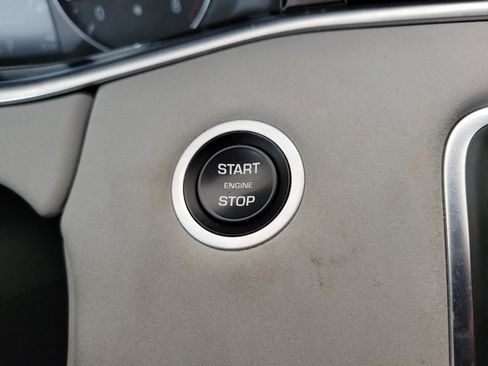 Used 2020 Land Rover Range Rover Evoque S image 18