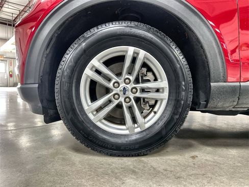 Used 2022 Ford Explorer XLT w/ Equipment Group 202A image 10