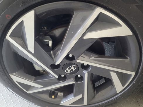 Used 2025 Hyundai Elantra Sport FWD image 31