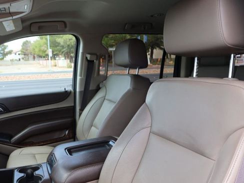 Used 2017 Chevrolet Suburban LT image 14