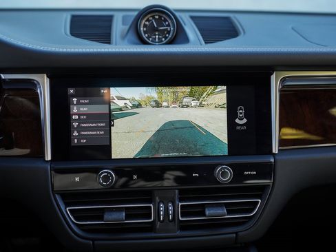 Used 2023 Porsche Macan S w/ Premium Package Plus image 32