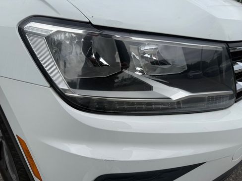Used 2018 Volkswagen Tiguan SEL AWD/4WD image 28