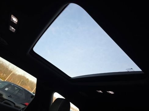 Used 2024 Buick Enclave Avenir w/ Avenir Technology Package image 16