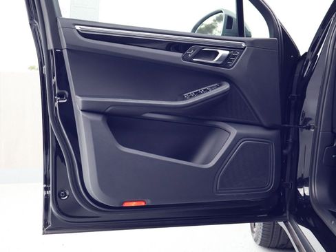 Certified 2023 Porsche Macan Turbo image 13