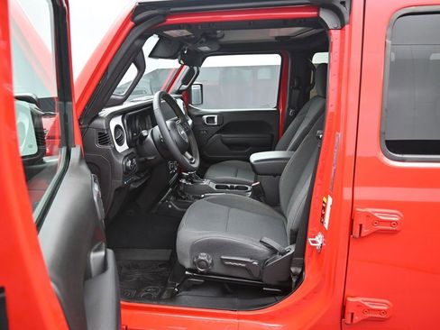 Used 2024 Jeep Wrangler Unlimited w/ Convenience Group image 9