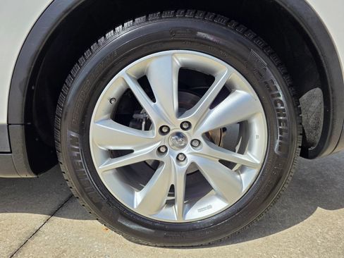Used 2012 INFINITI FX35 2WD w/ Premium Pkg image 16