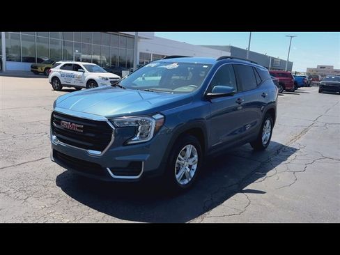 Certified 2024 GMC Terrain SLE w/ Driver Convenience Package FWD image 4