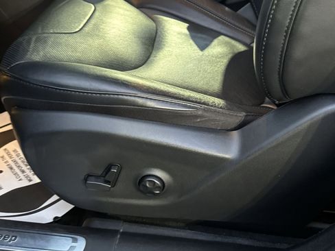 Used 2020 Jeep Cherokee Limited image 14