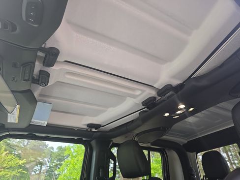 Used 2022 Jeep Gladiator Rubicon w/ Trailer Tow Package AWD/4WD image 31