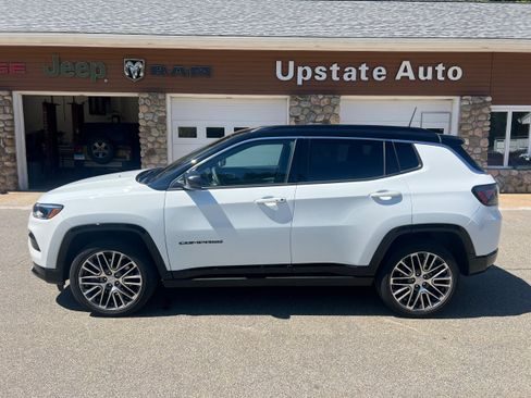 Used 2023 Jeep Compass Limited w/ Elite Group AWD/4WD image 8