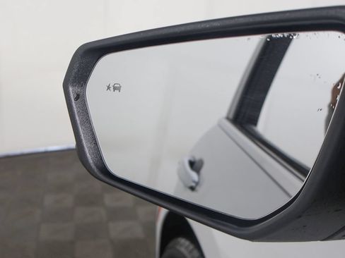 Used 2023 Chevrolet Equinox Premier FWD image 35