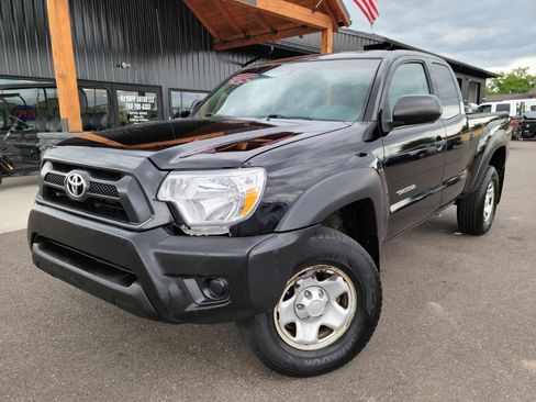 Used 2013 Toyota Tacoma 4x4 Access Cab w/ Convenience Pkg image 1