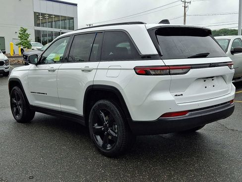 New 2026 Jeep Grand Cherokee Limited w/ Limited Altitude Package AWD/4WD image 3