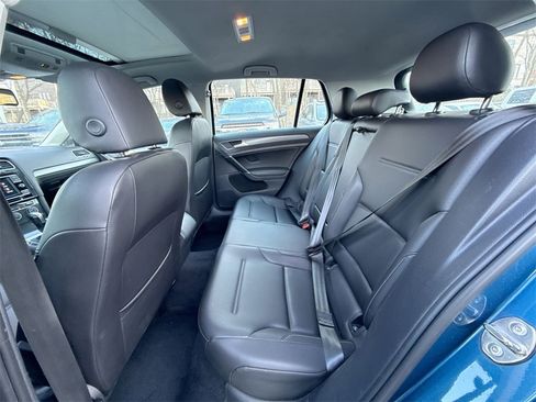 Used 2021 Volkswagen Golf 4-Door image 24