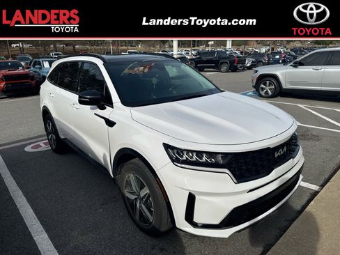 Used 2022 Kia Sorento S w/ Panoramic Sunroof Package image 1
