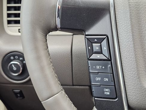 Used 2016 Lincoln Navigator Select RWD image 25