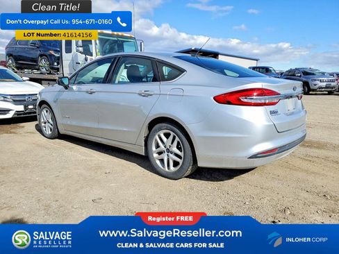 Used 2017 Ford Fusion SE image 3