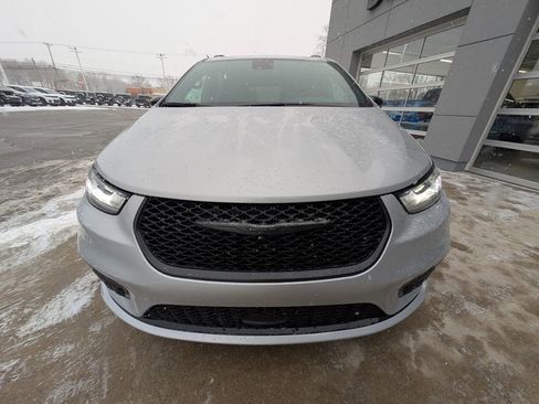 New 2026 Chrysler Pacifica Select w/ S Appearance Package FWD image 11