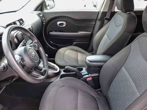 Used 2016 Kia Soul + FWD image 22