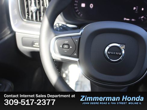 Used 2025 Volvo XC60 B5 Core AWD/4WD image 12