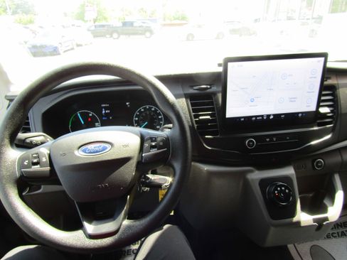 Used 2022 Ford E-Transit Medium Roof RWD image 13