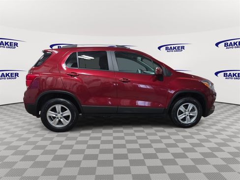 Used 2022 Chevrolet Trax LT w/ LT Convenience Package image 4