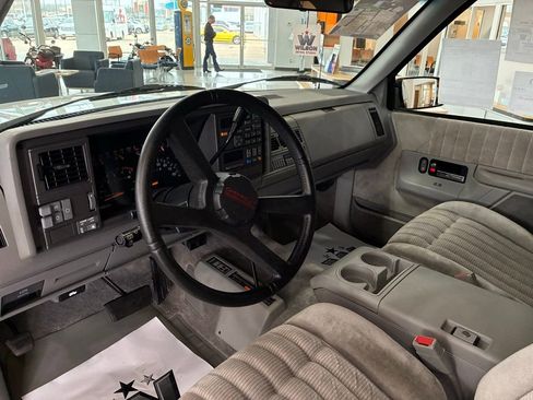 Used 1993 Chevrolet Suburban 4WD image 11