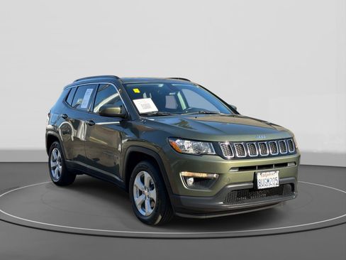 Used 2021 Jeep Compass Latitude w/ Sun and Sound Group FWD image 3