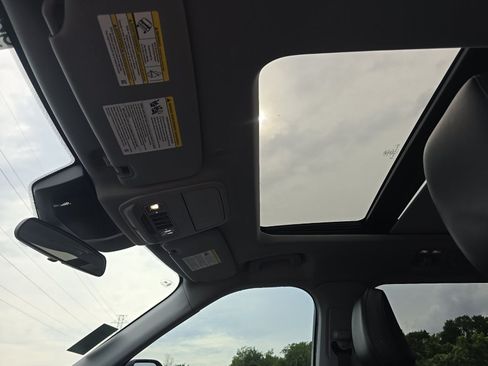 Used 2023 Ford Explorer XLT w/ Equipment Group 202A RWD image 10