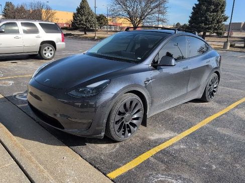 Used 2024 Tesla Model Y Performance image 5