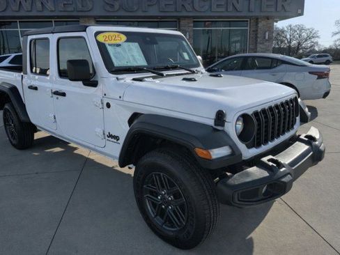 Used 2025 Jeep Gladiator Sport image 1