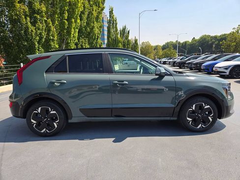 Used 2023 Kia Niro Wind w/ Wind Preserve Package FWD image 2