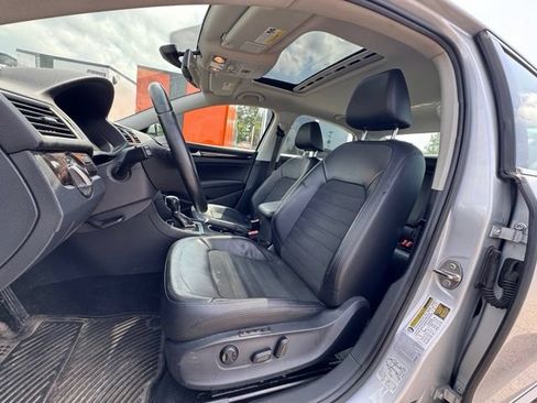 Used 2015 Volkswagen Passat 1.8T SEL Premium FWD image 10