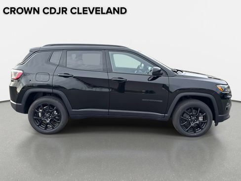 New 2026 Jeep Compass Latitude image 3