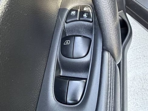 Used 2019 Nissan Rogue SV AWD/4WD image 14