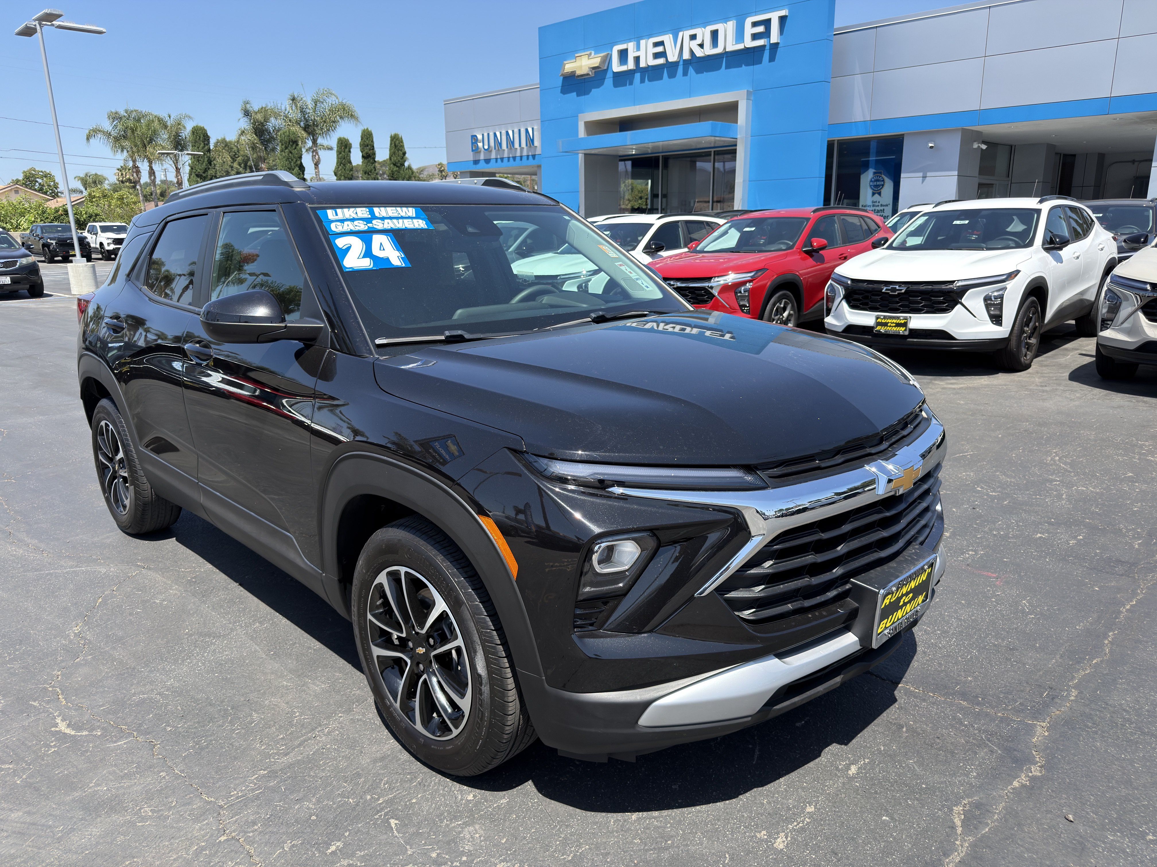 Used 2024 Chevrolet TrailBlazer LT FWD image 2
