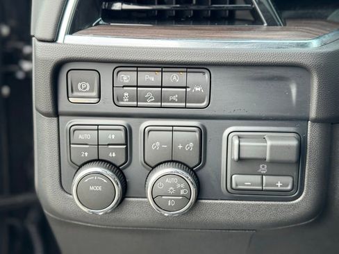Certified 2026 Chevrolet Suburban Z71 w/ Comfort Package AWD/4WD image 21