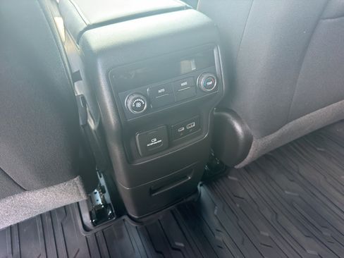 Used 2021 GMC Acadia SLE w/ Driver Convenience Package FWD image 15