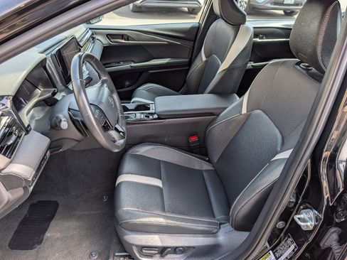 Used 2025 Toyota Camry SE FWD image 2