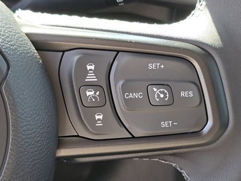 Used 2025 Jeep Gladiator Rubicon AWD/4WD image 19