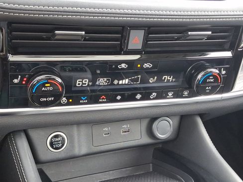 Used 2021 Nissan Rogue SL w/ Premium Package image 17